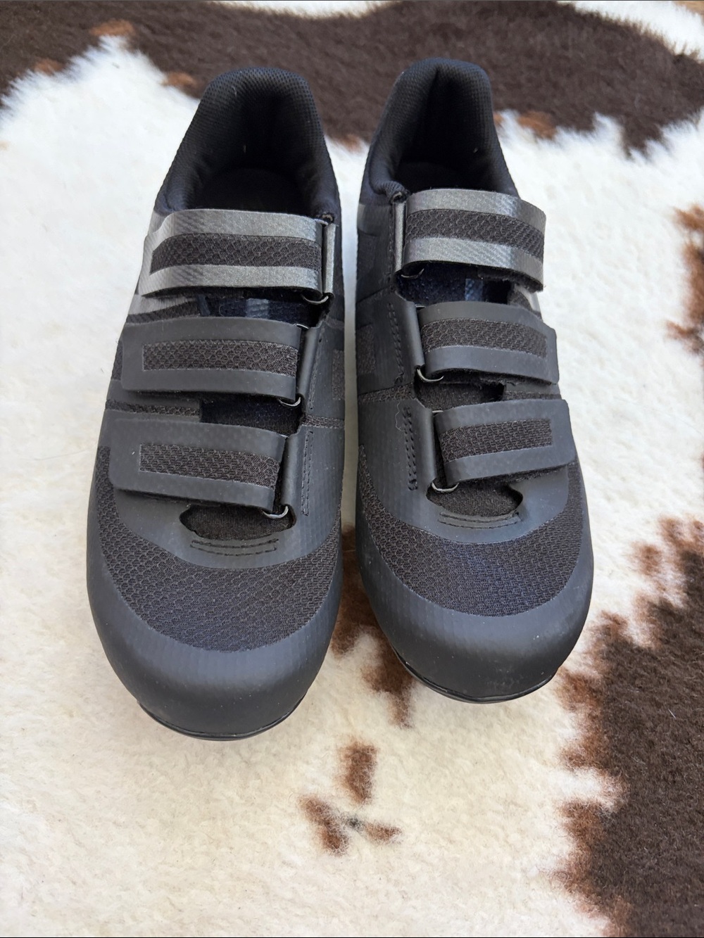 Pearl Izumi Black Athletic Cycling Shoes with Velcro Straps